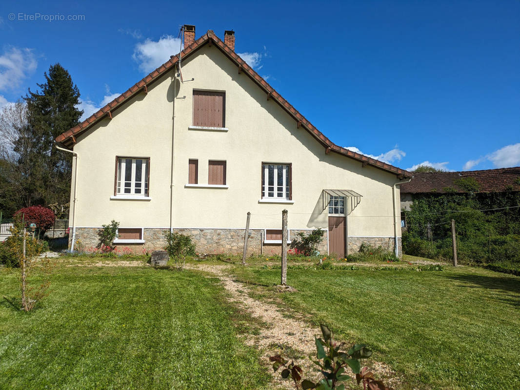 Maison à CHALUS