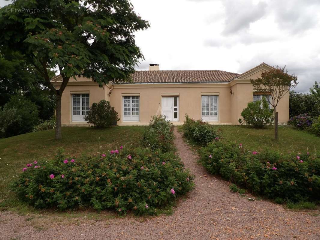 Maison à SAINT-LEGER-SOUS-CHOLET