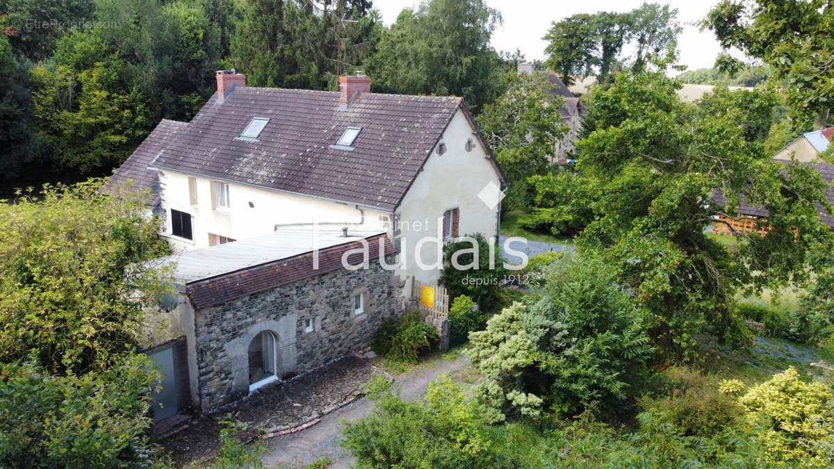 Maison à FEUGERES