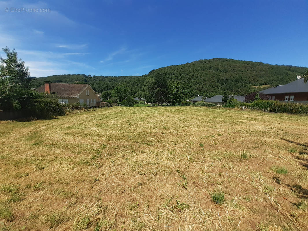 Terrain à SAINT-GENIEZ-D&#039;OLT