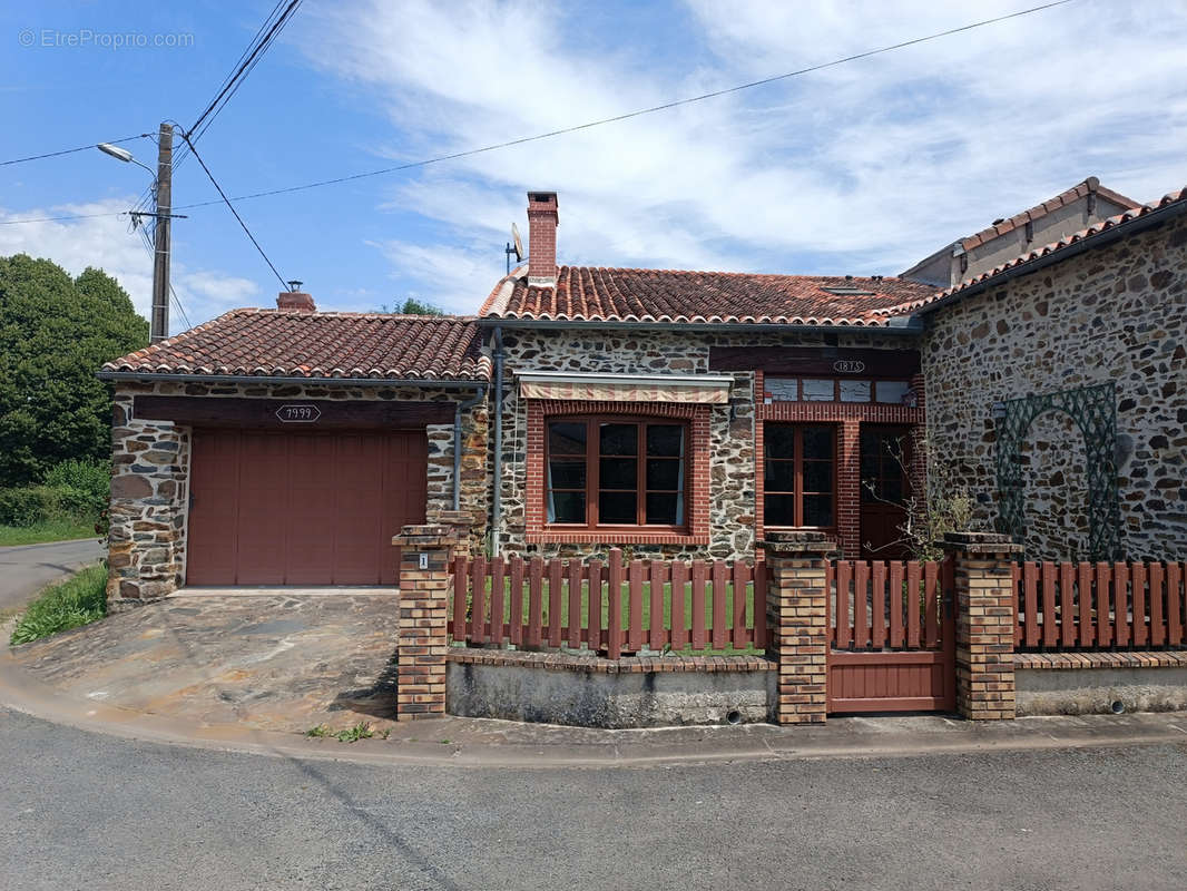 Maison à BUSSIERE-POITEVINE