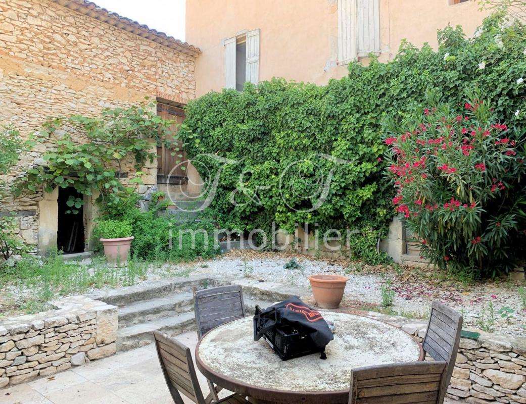 Maison à SAINT-SATURNIN-LES-APT