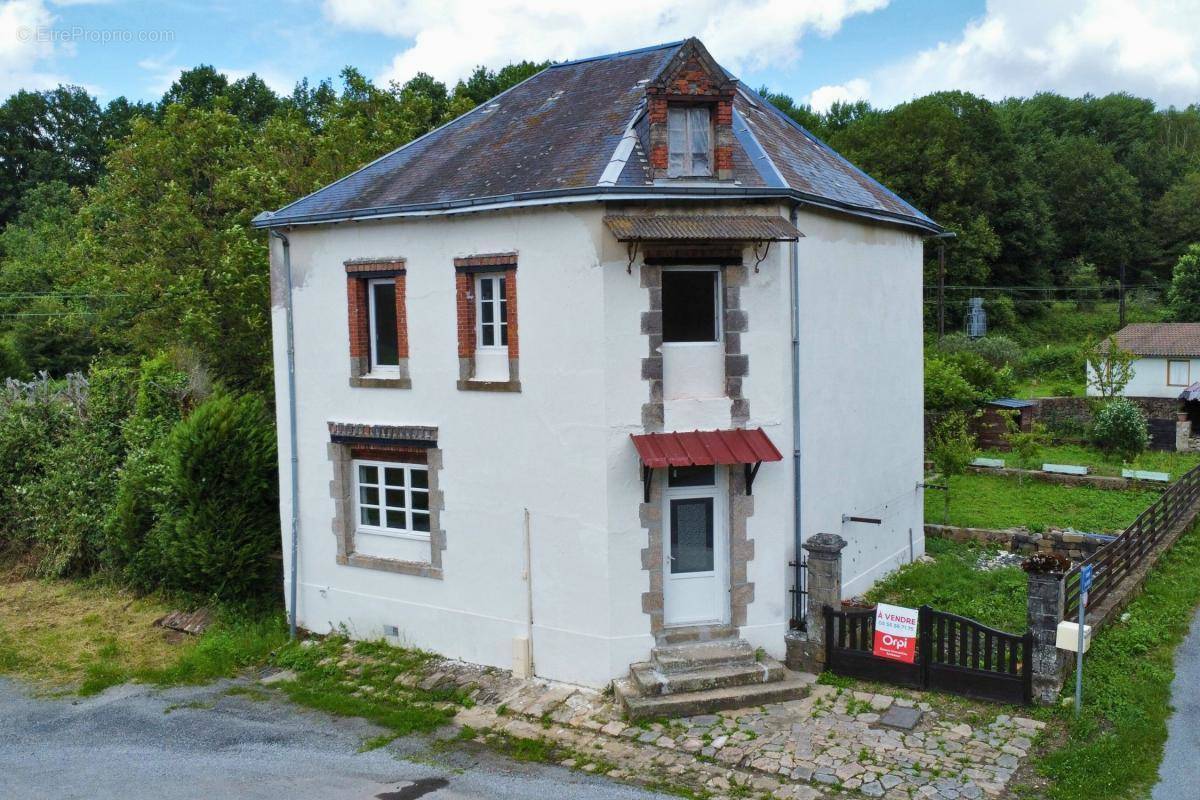 Maison à SAINT-SULPICE-LAURIERE