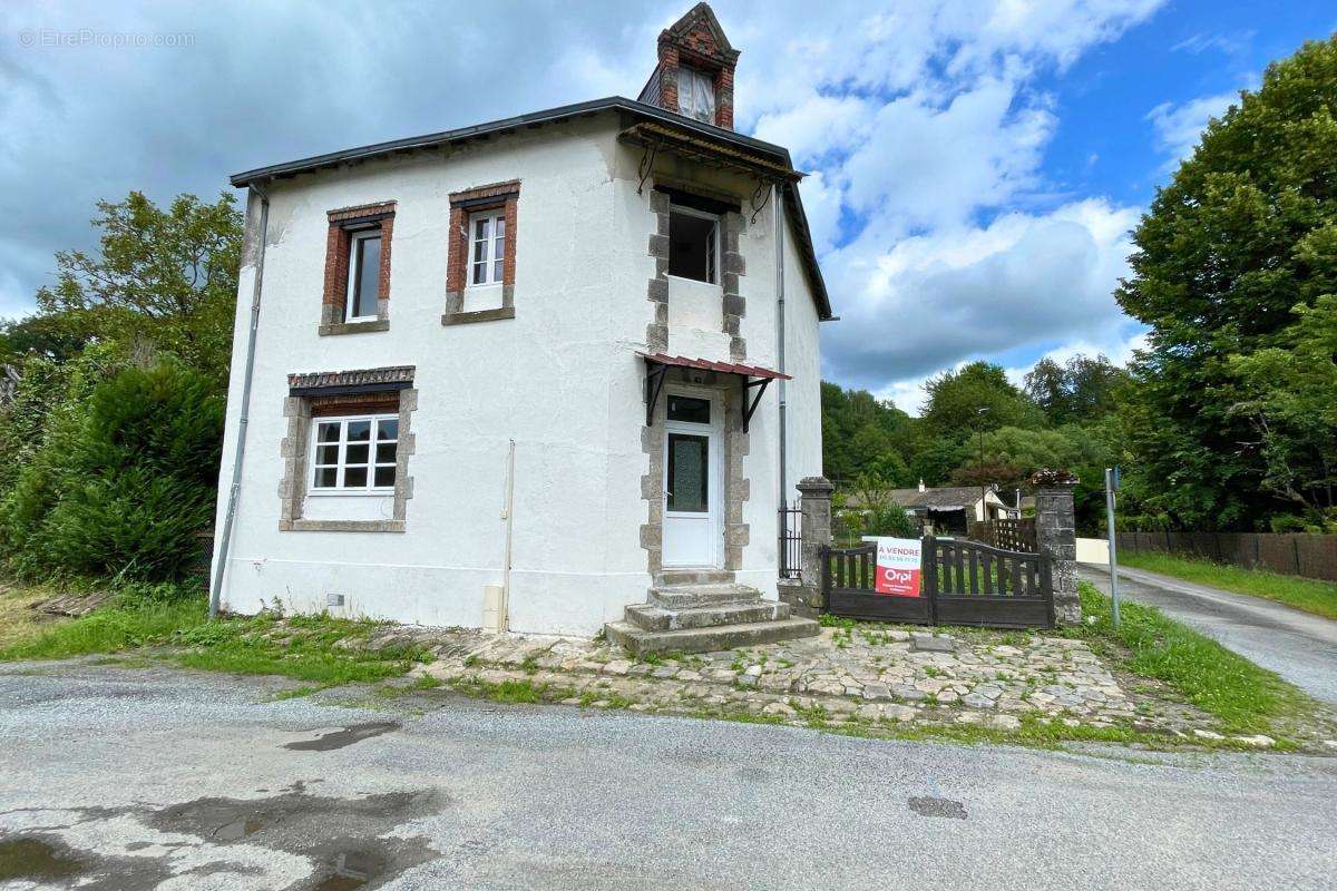 Maison à SAINT-SULPICE-LAURIERE