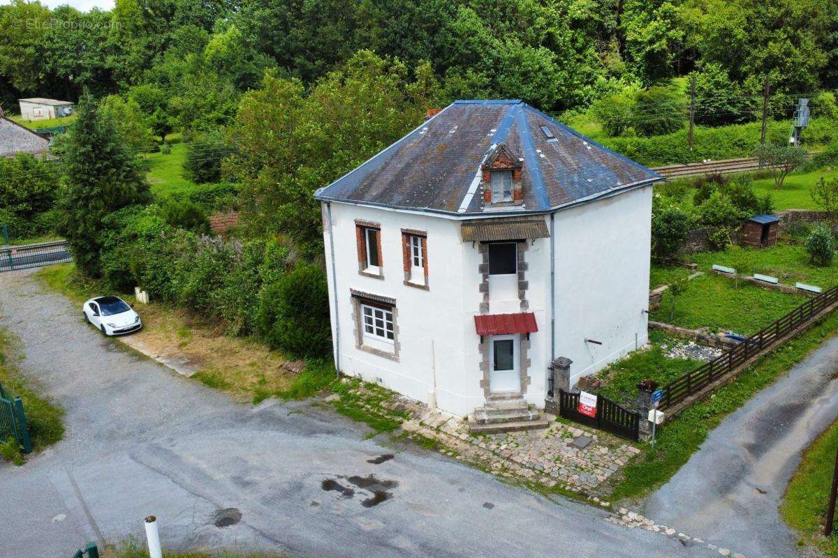 Maison à SAINT-SULPICE-LAURIERE