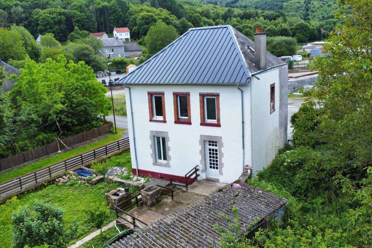 Maison à SAINT-SULPICE-LAURIERE