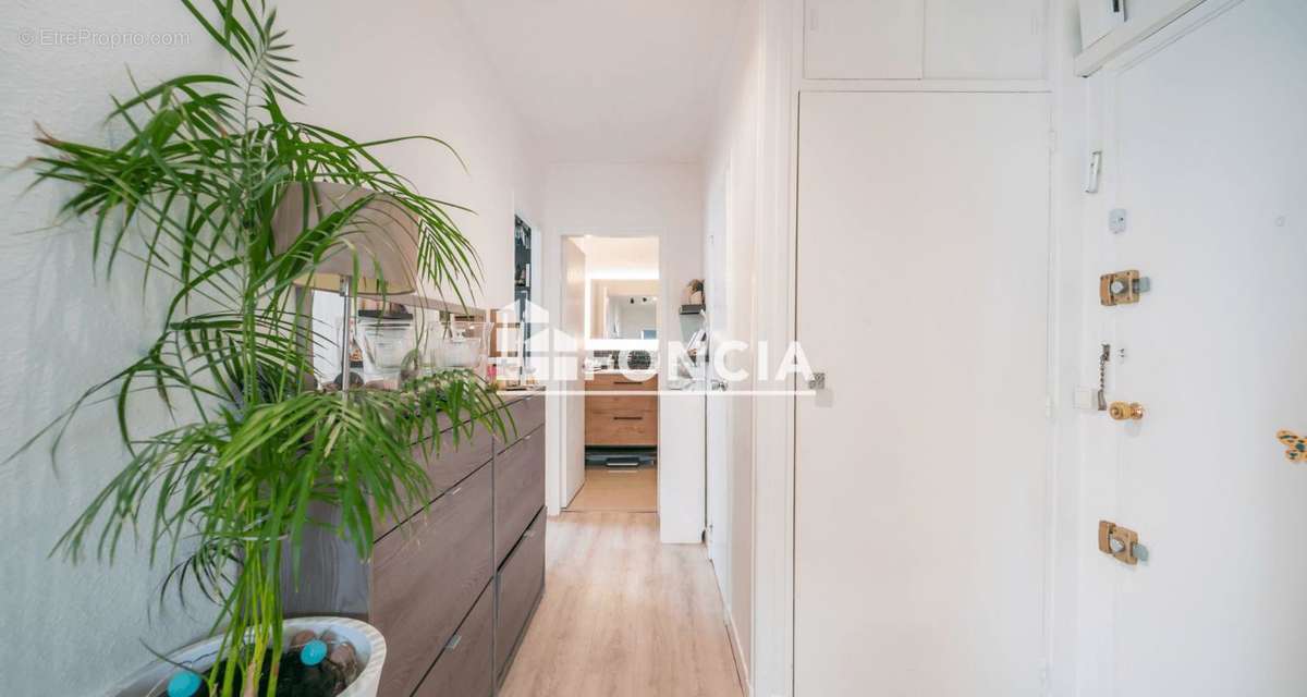Appartement a louer rueil-malmaison - 3 pièce(s) - 61 m2 - Surfyn