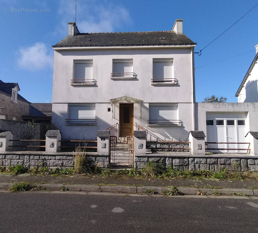 Maison à CLEGUEREC