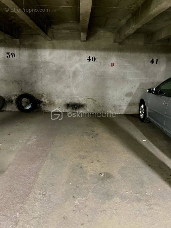 Parking à CLICHY