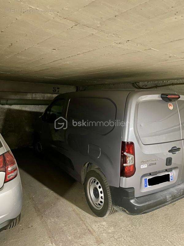 Parking à CLICHY