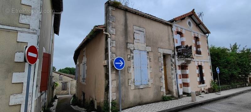 Maison à SAINT-AMANT-DE-BOIXE