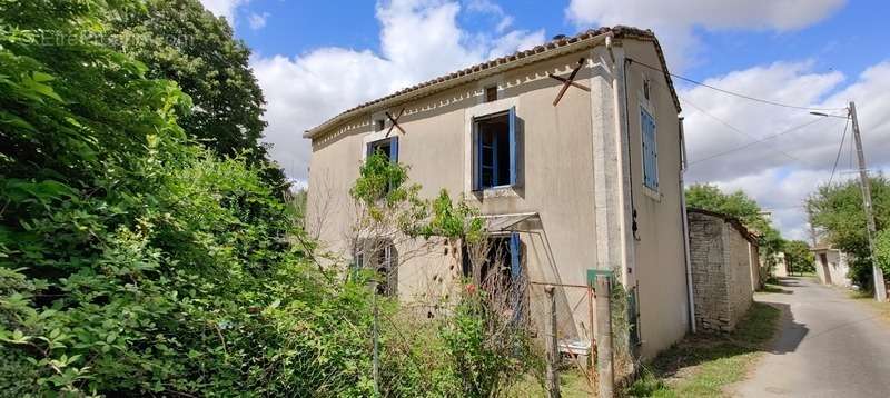 Maison à SAINT-AMANT-DE-BOIXE