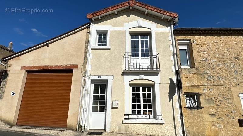 Maison à SAINT-CAPRAISE-DE-LALINDE