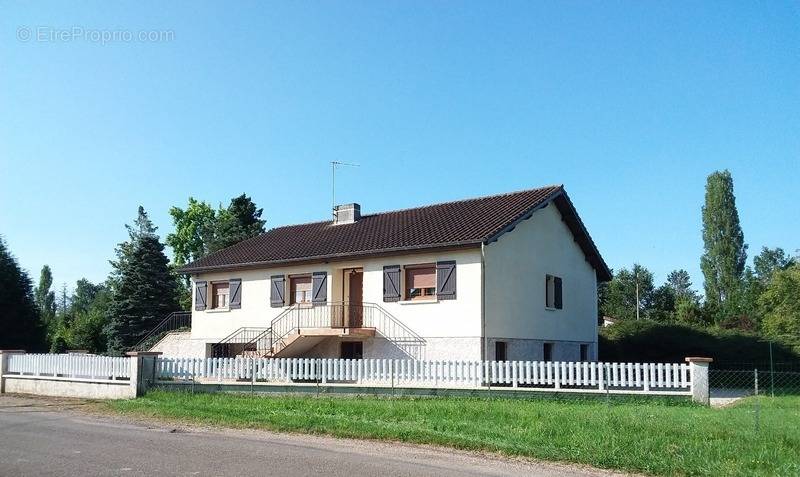 Maison à LAMARCHE-SUR-SAONE