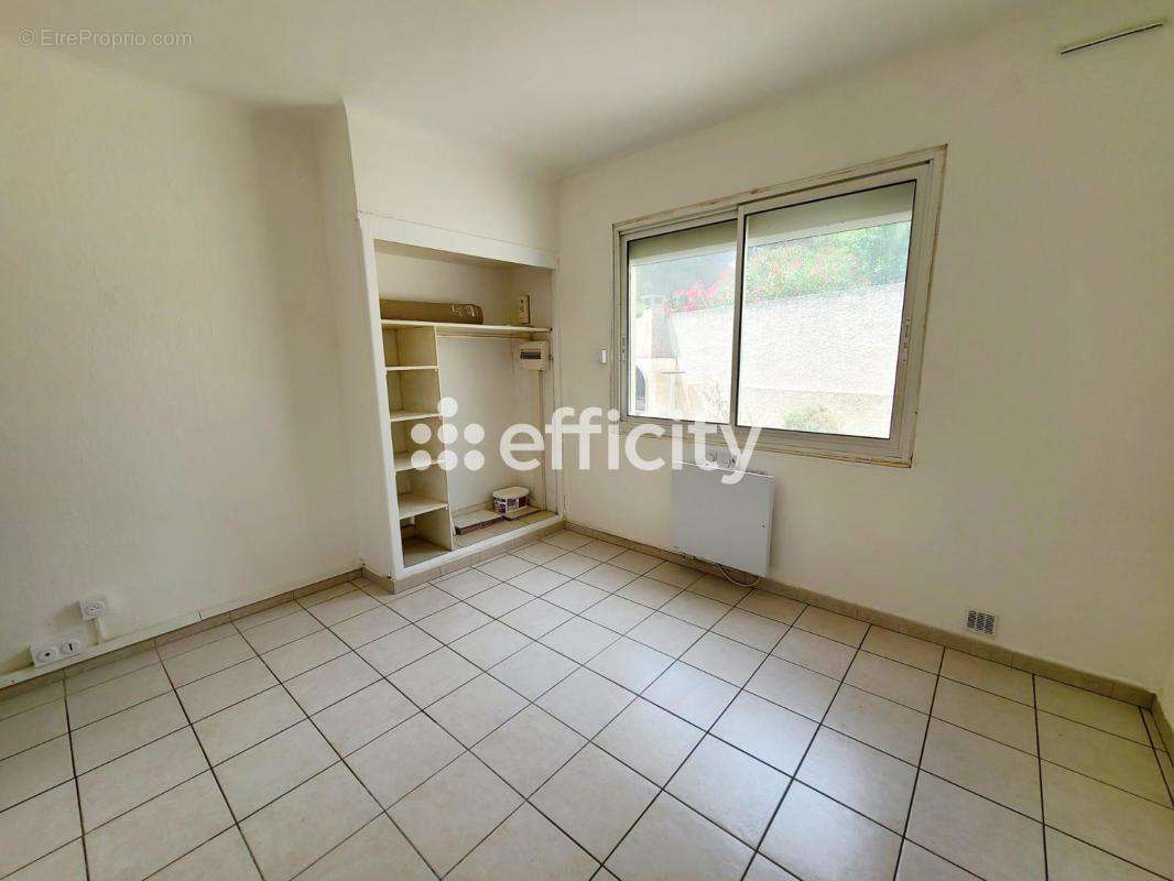 Appartement à MAUGUIO