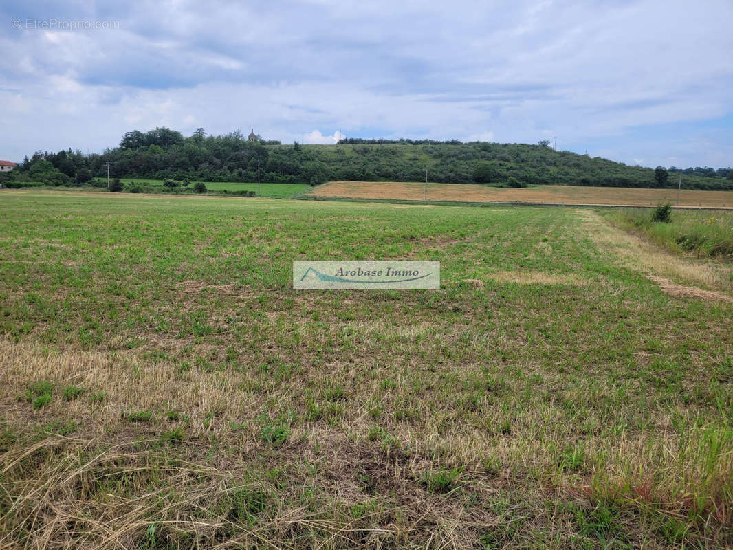 Terrain à LE BREUIL-SUR-COUZE