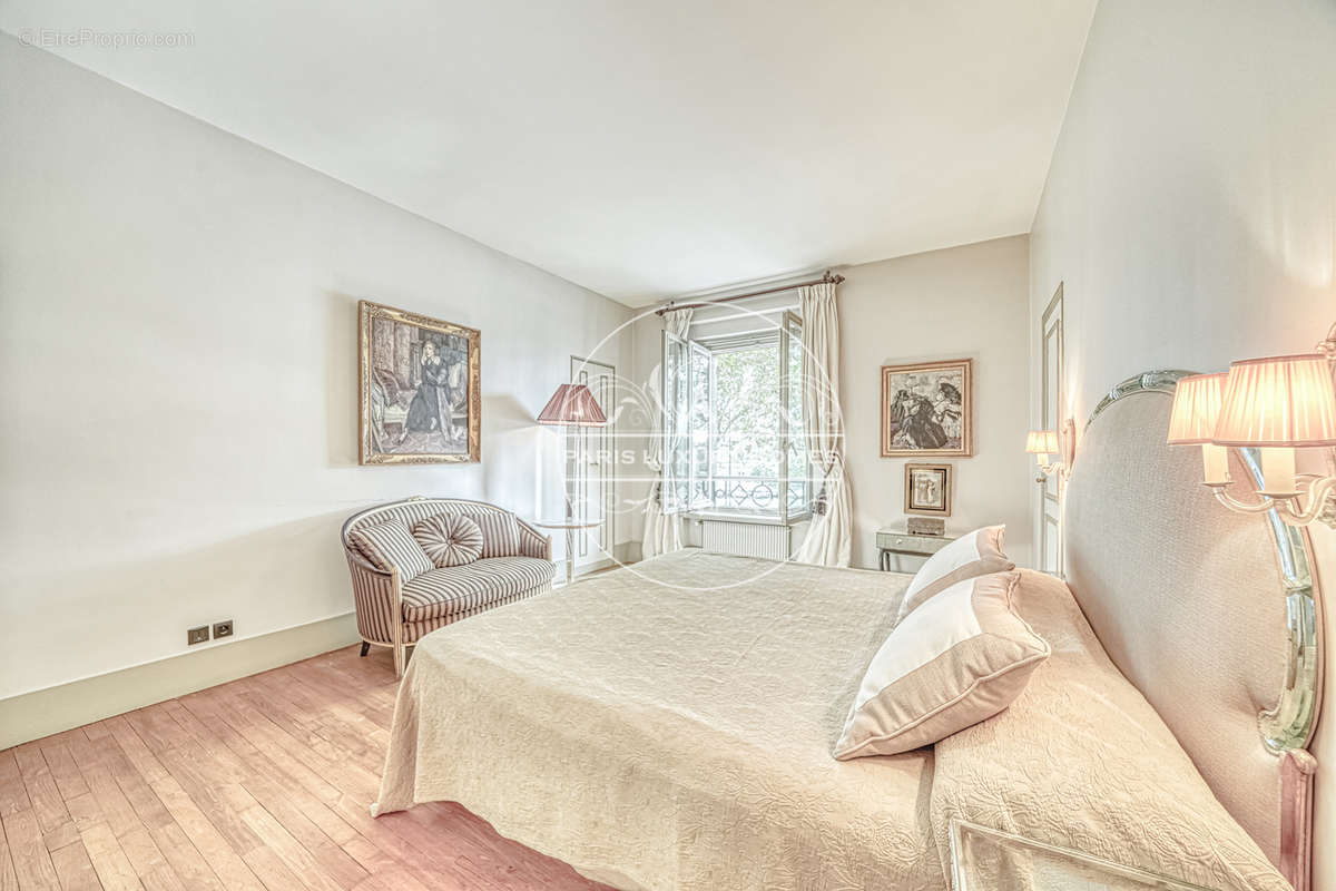 Appartement à PARIS-1E