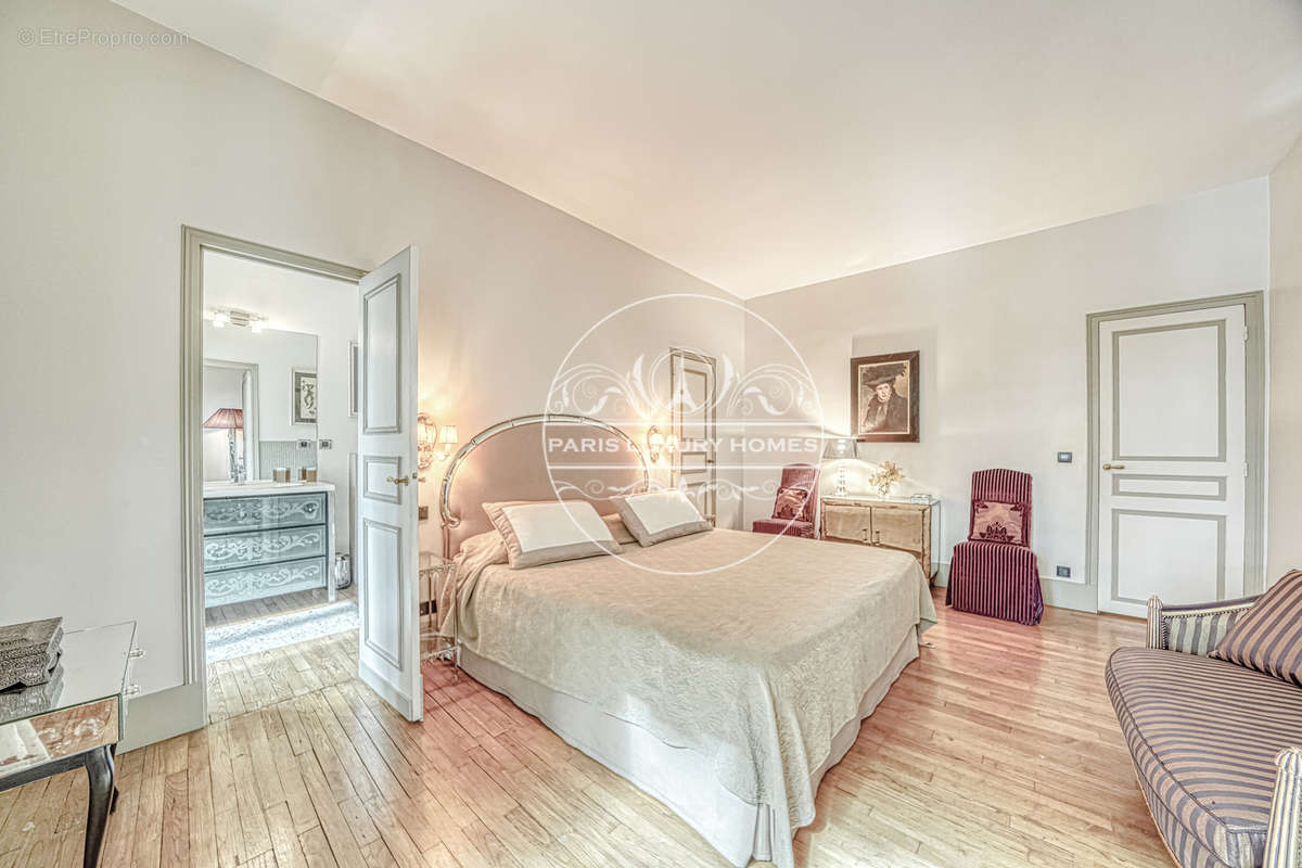 Appartement à PARIS-1E