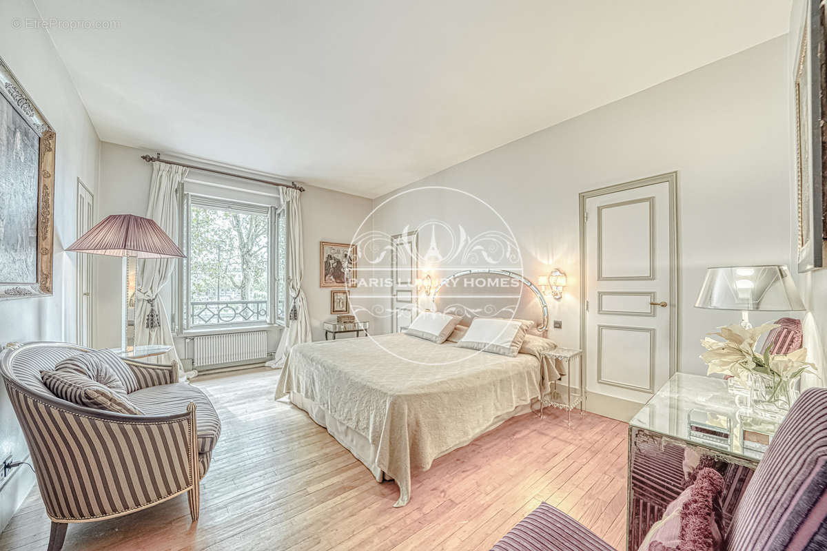 Appartement à PARIS-1E