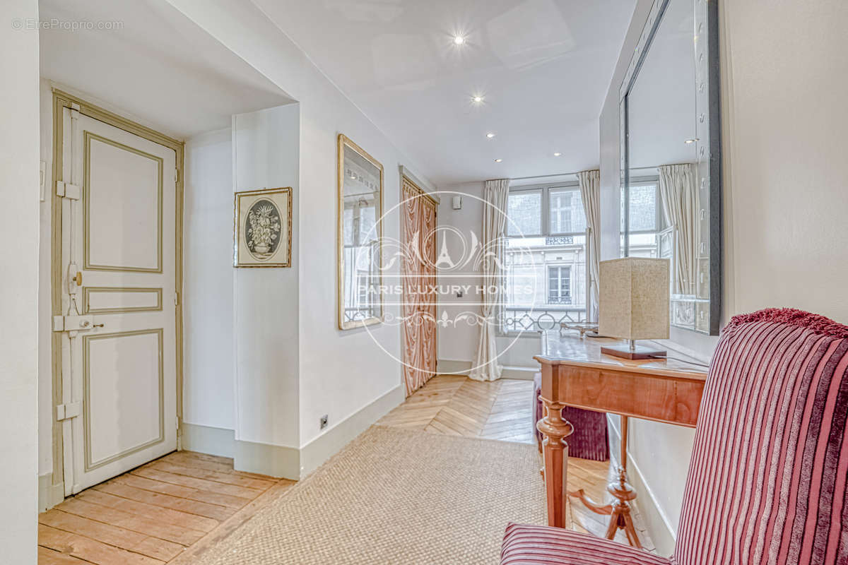 Appartement à PARIS-1E