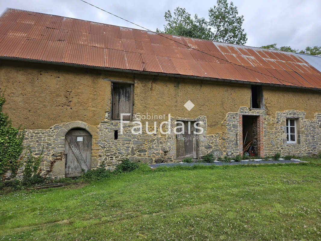 Maison à FEUGERES