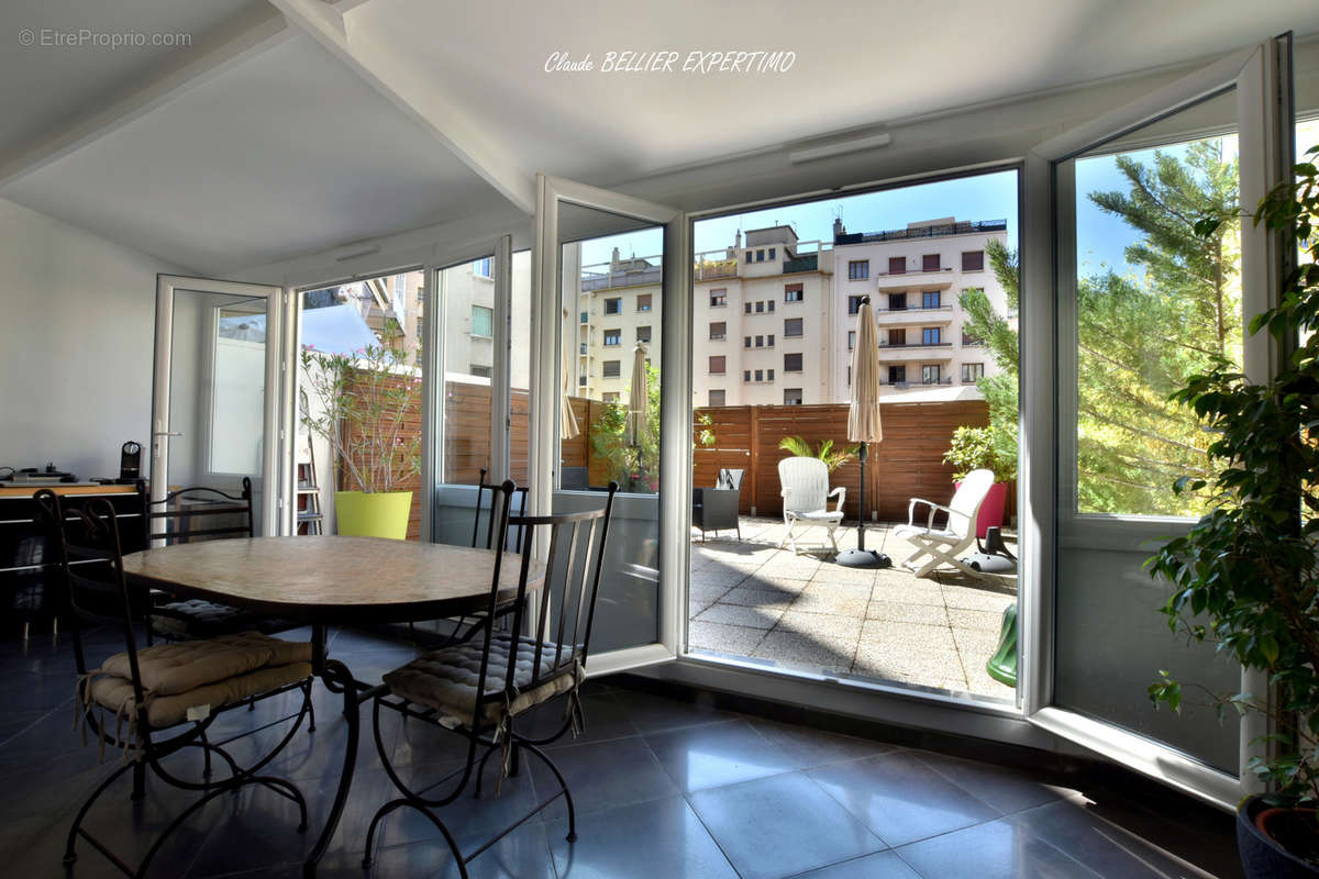 Appartement à MARSEILLE-4E