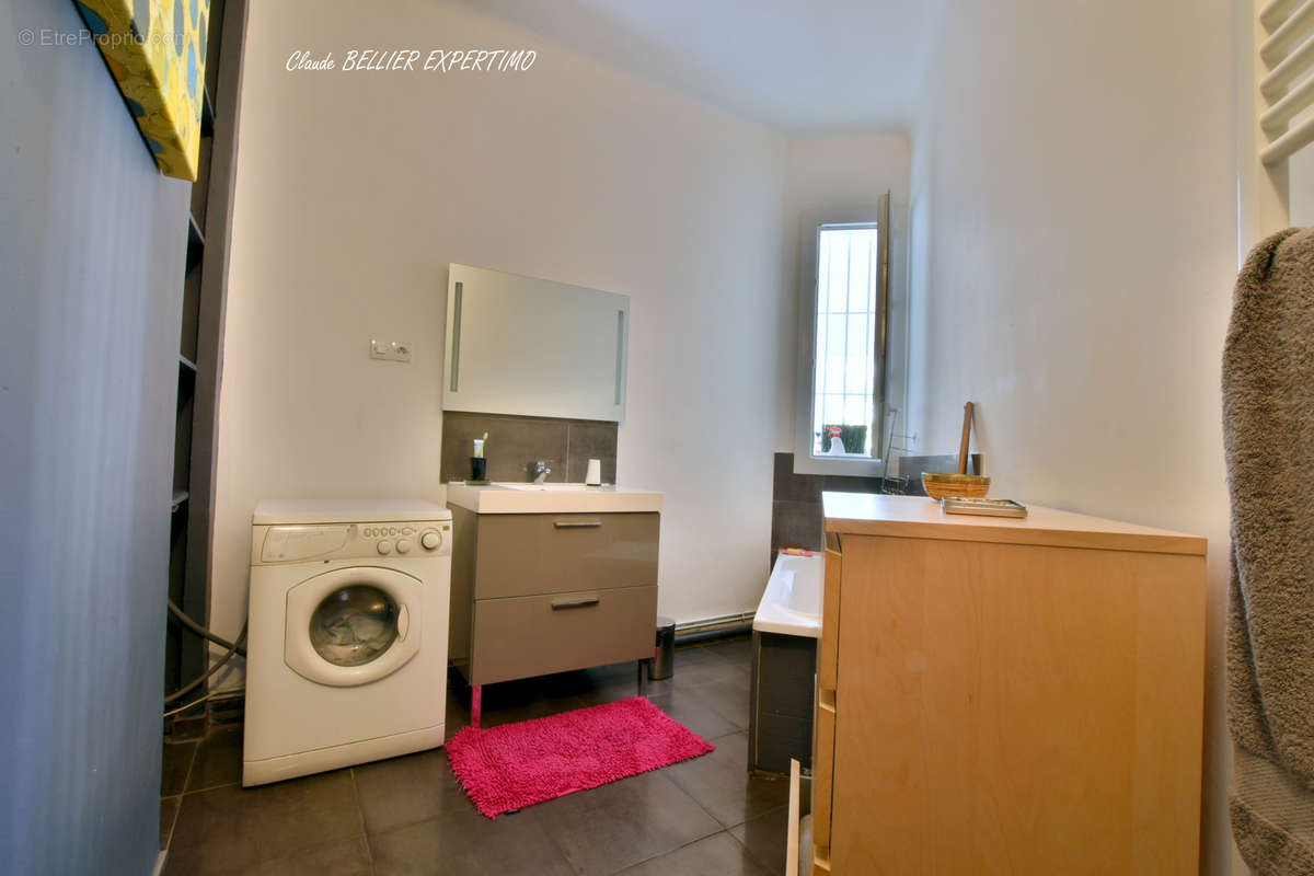 Appartement à MARSEILLE-4E