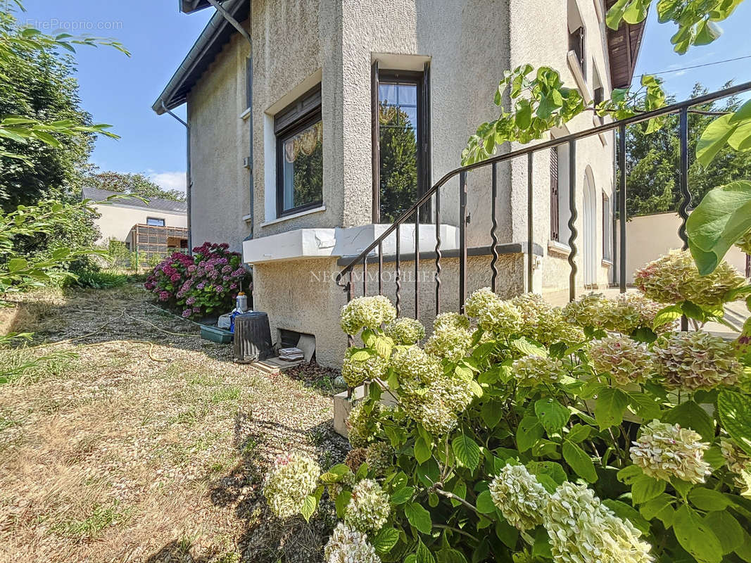 Maison à SAINTE-FOY-LES-LYON