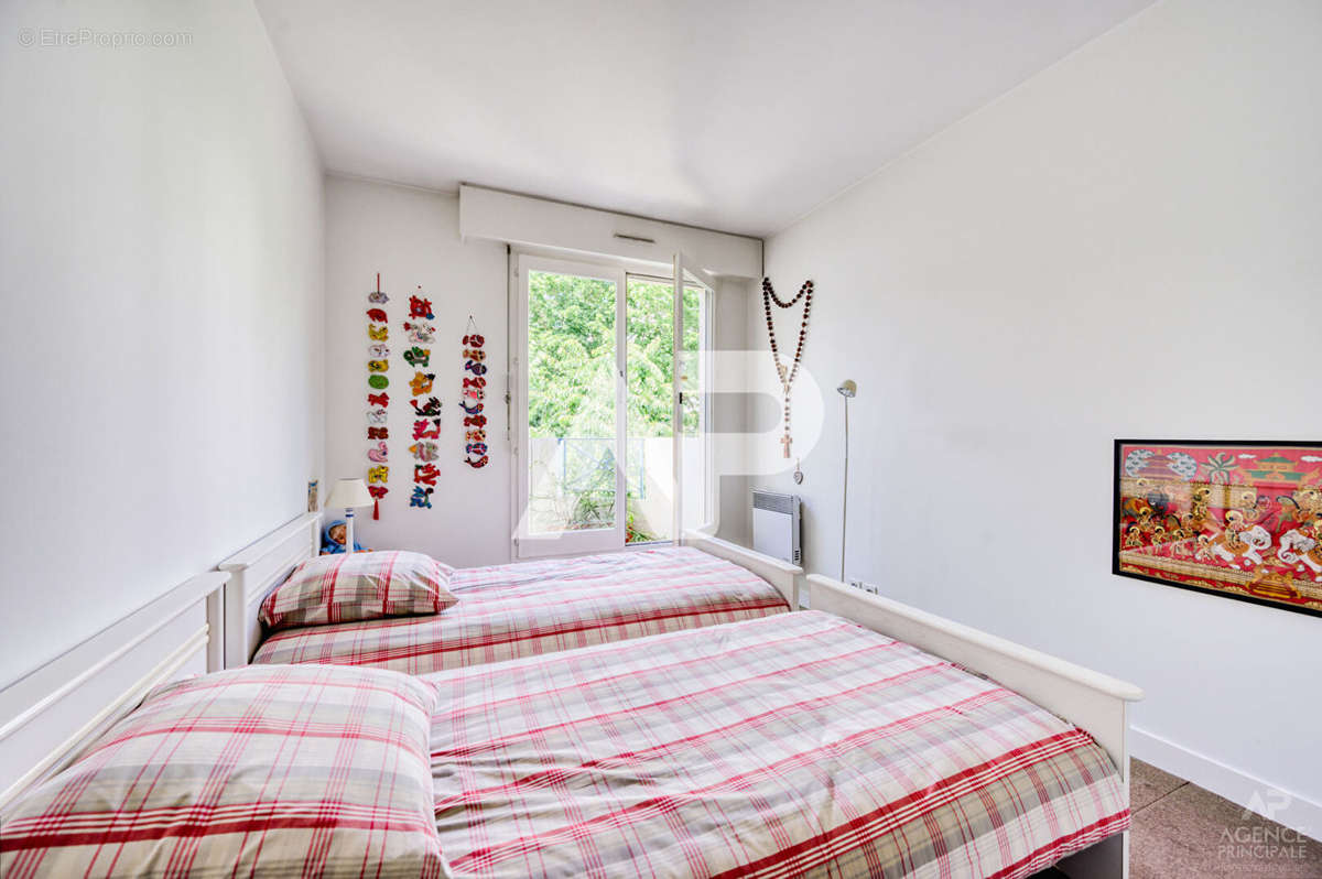 Appartement a louer rueil-malmaison - 5 pièce(s) - 118 m2 - Surfyn