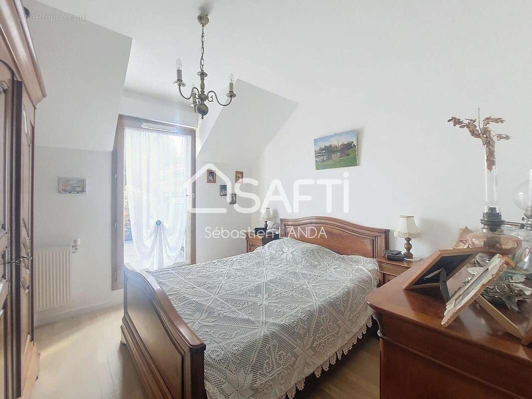 Photo 4 - Appartement à LE MESNIL-SAINT-DENIS