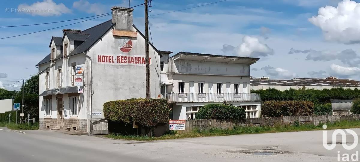 Photo 1 - Commerce à LA CHAPELLE-CARO