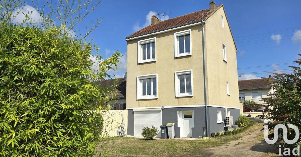 Photo 1 - Maison à SAINT-JEAN-DE-LA-RUELLE