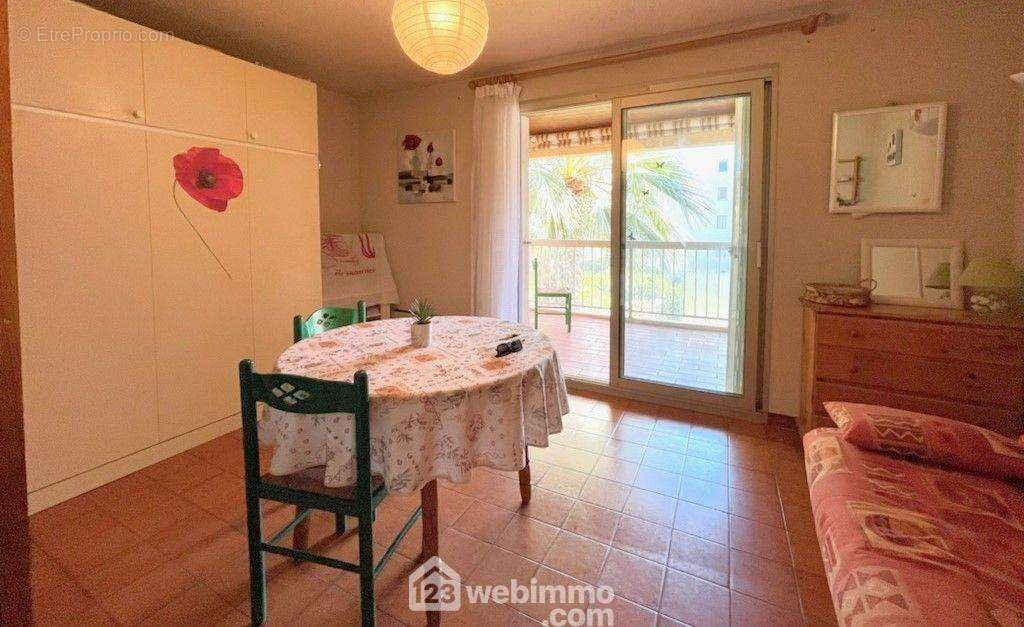 Séjour donnant sur sa grande Terrasse - Appartement à SAINTE-MAXIME