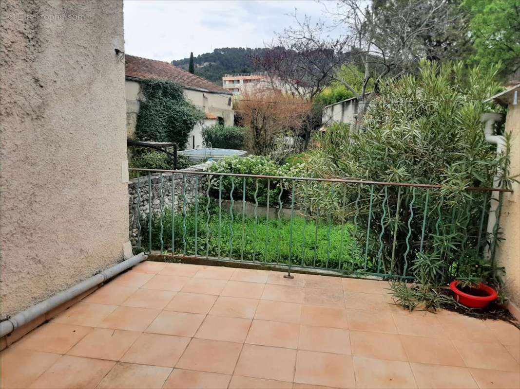 Maison à LE PUY-SAINTE-REPARADE