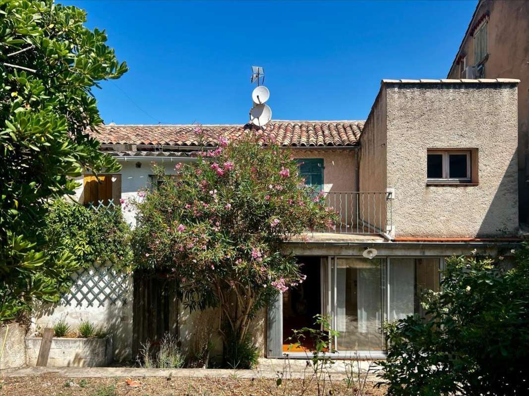 Maison à LE PUY-SAINTE-REPARADE