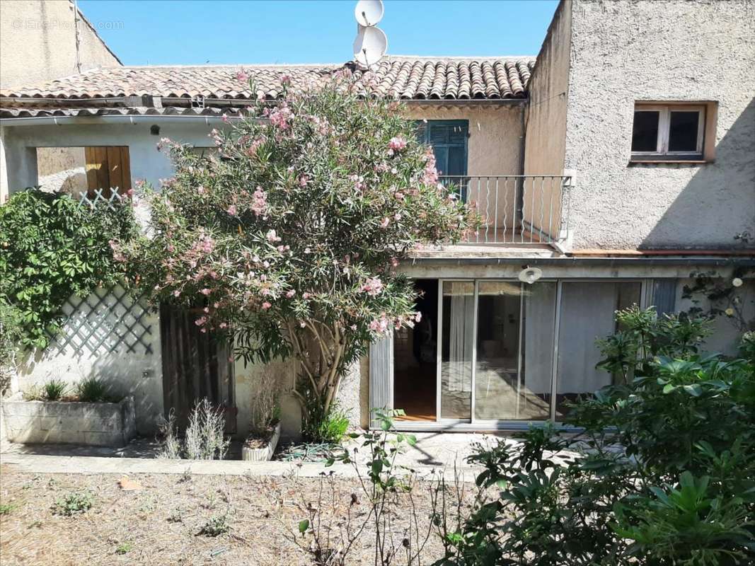 Maison à LE PUY-SAINTE-REPARADE