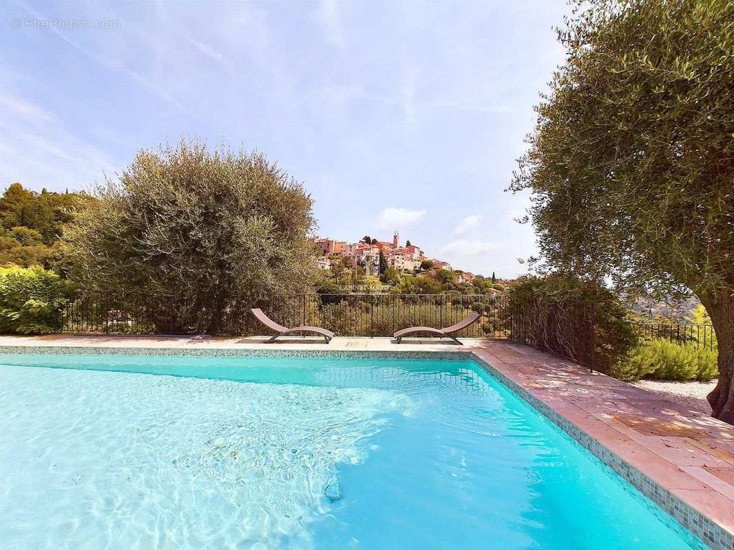 Maison à CHATEAUNEUF-GRASSE