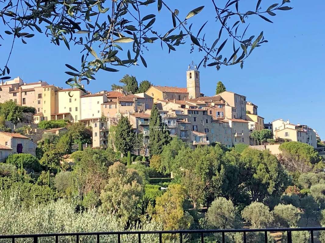 Maison à CHATEAUNEUF-GRASSE