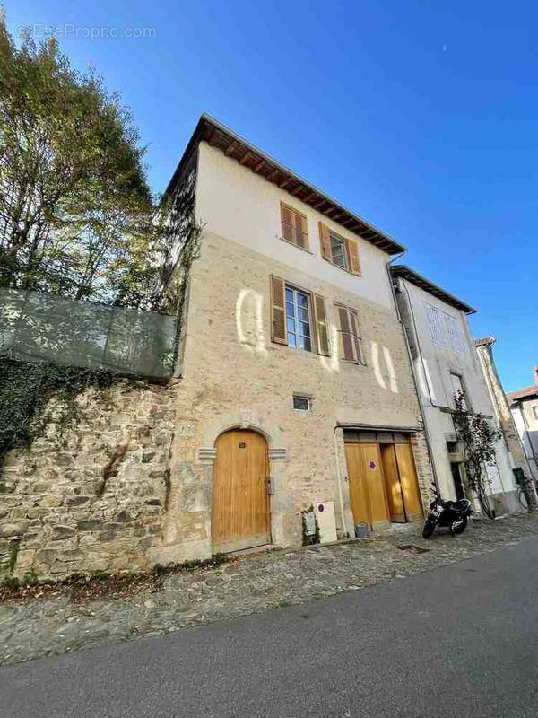 Appartement à SAINT-LEONARD-DE-NOBLAT