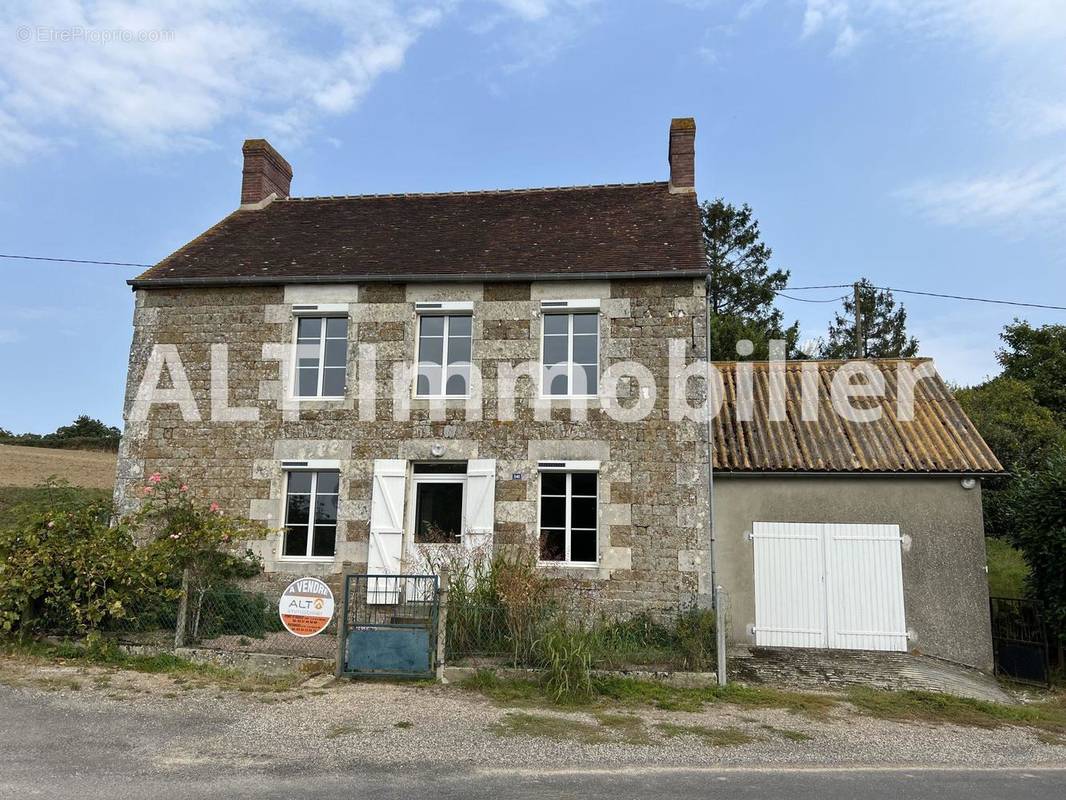 Maison à LA LANDE-DE-LOUGE