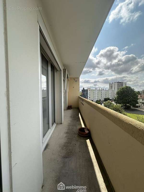 Une agréable terrasse - Appartement à LAON