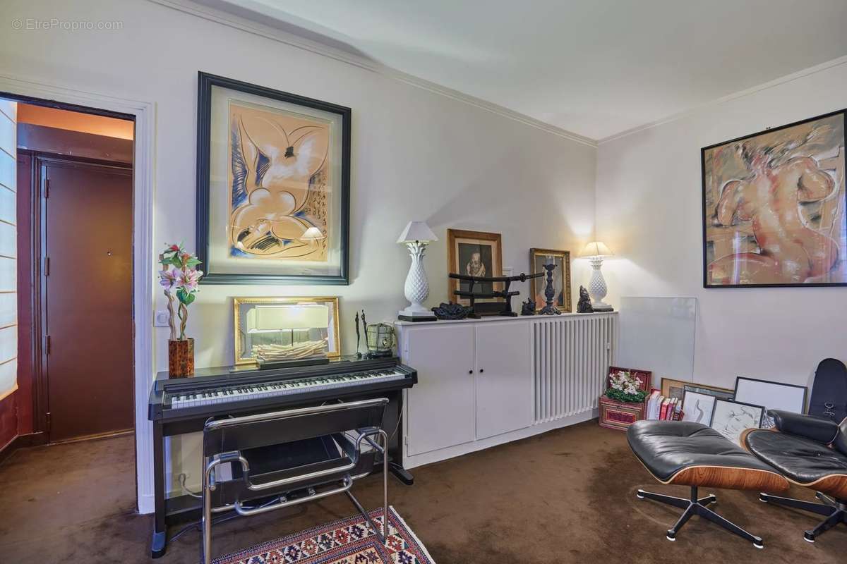Appartement a louer paris-8e-arrondissement - 4 pièce(s) - 81 m2 - Surfyn