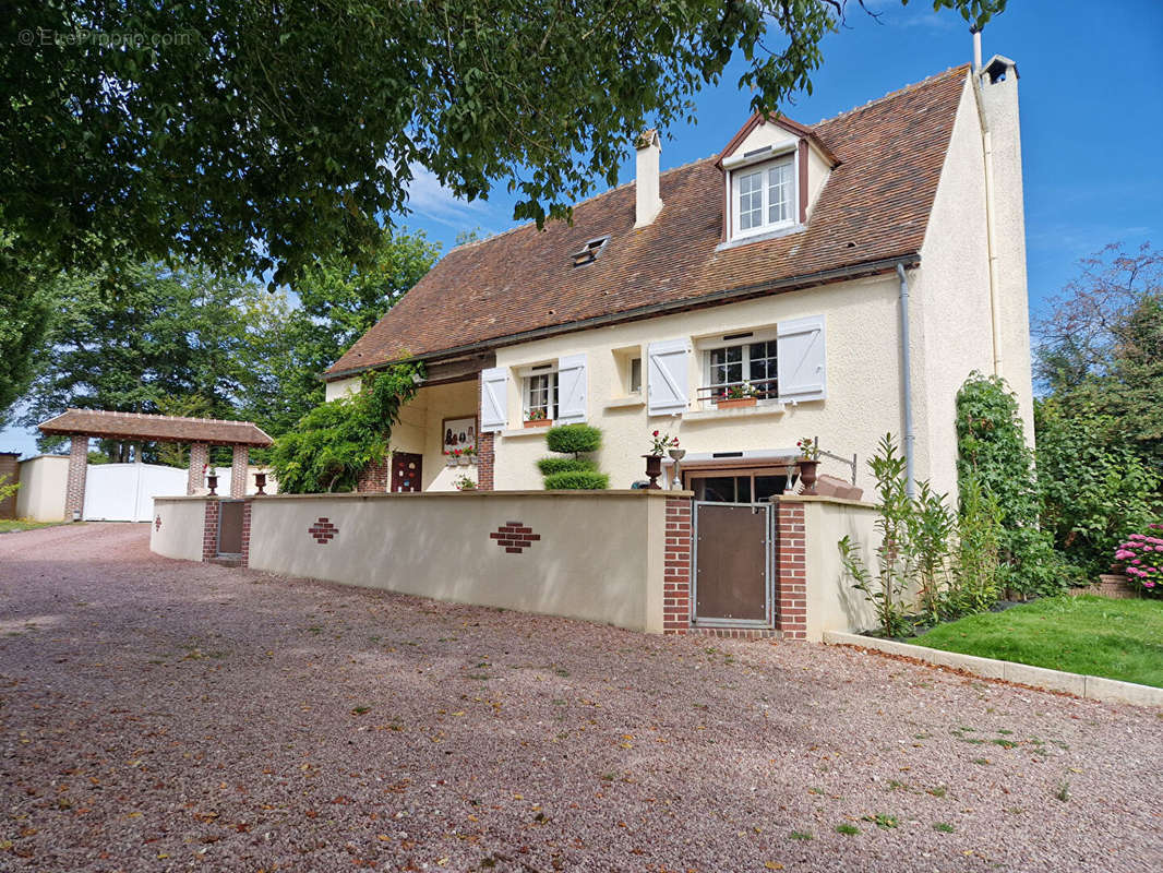 Maison à MANOU