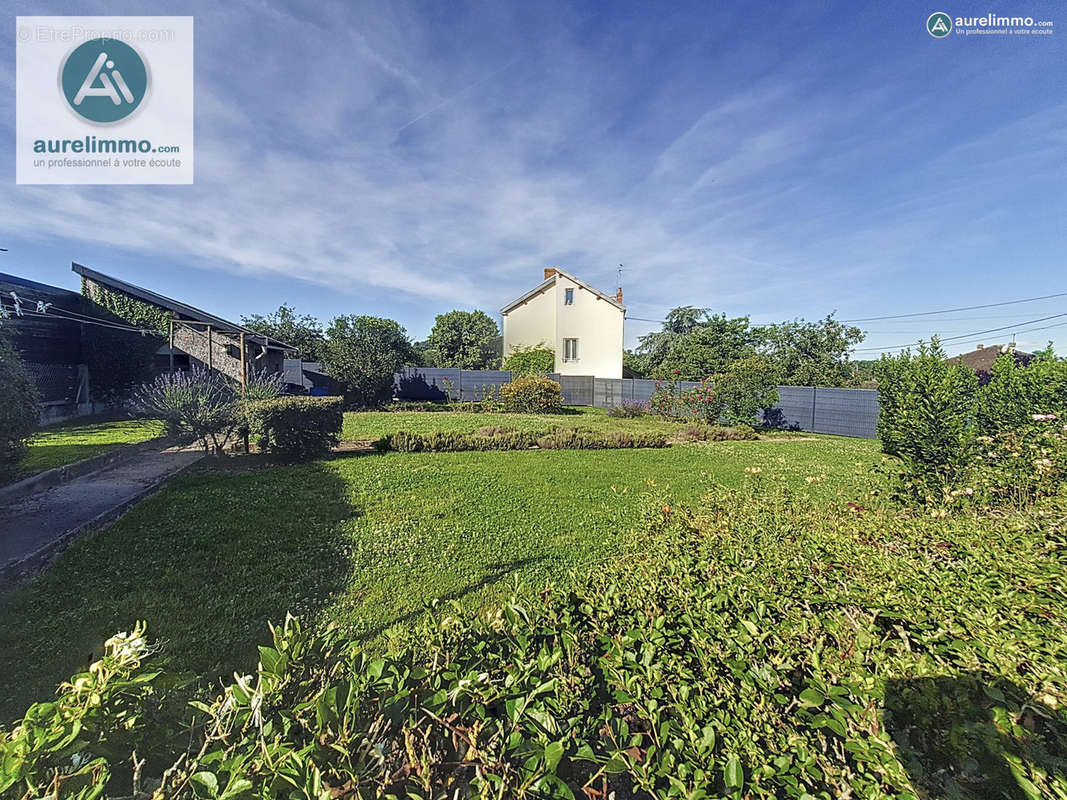 terrain - Maison à NERIS-LES-BAINS