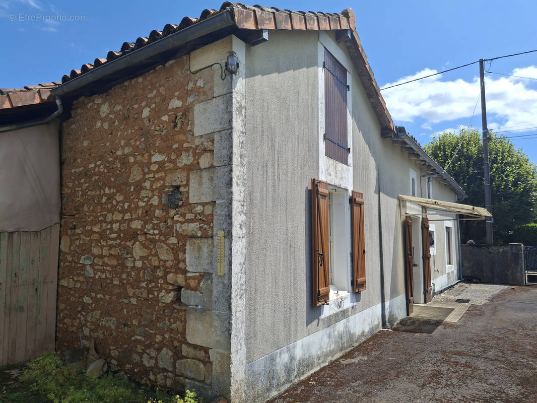 Maison à CHASSENEUIL-SUR-BONNIEURE