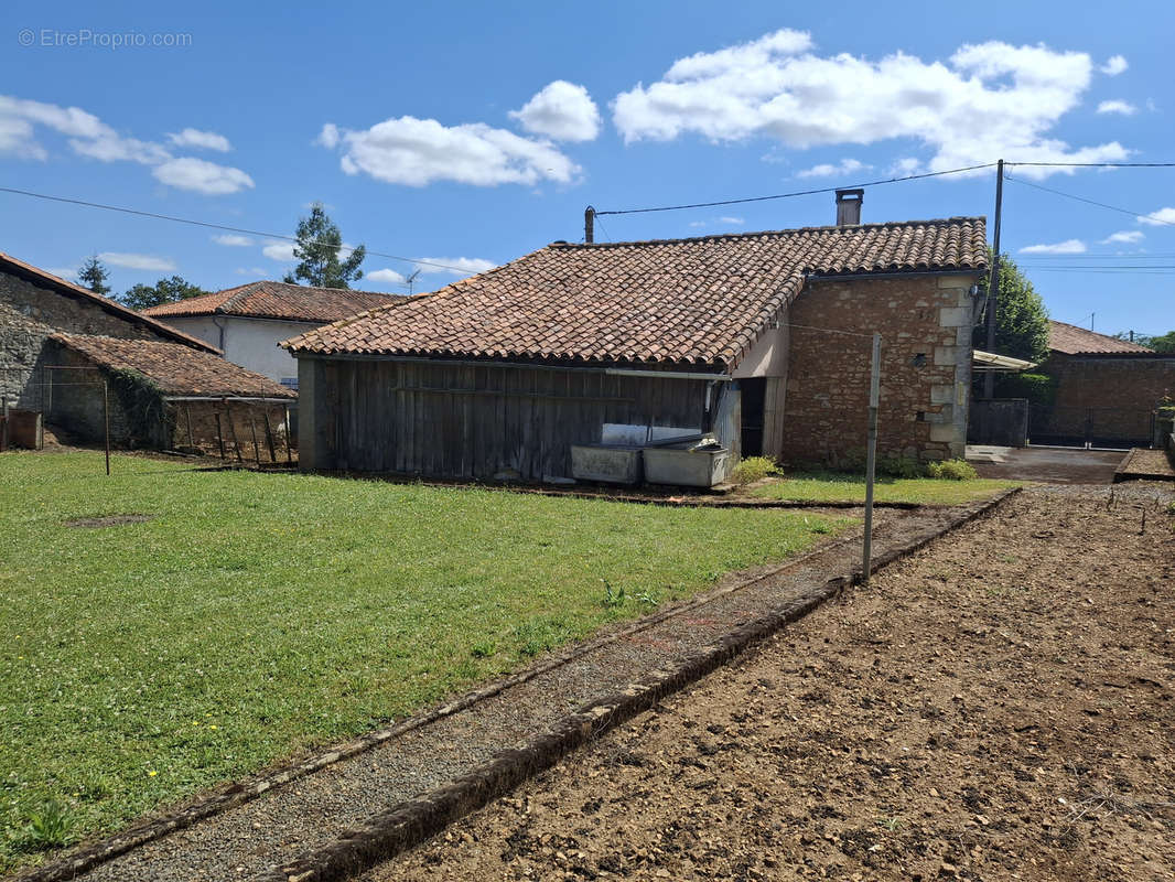 Maison à CHASSENEUIL-SUR-BONNIEURE