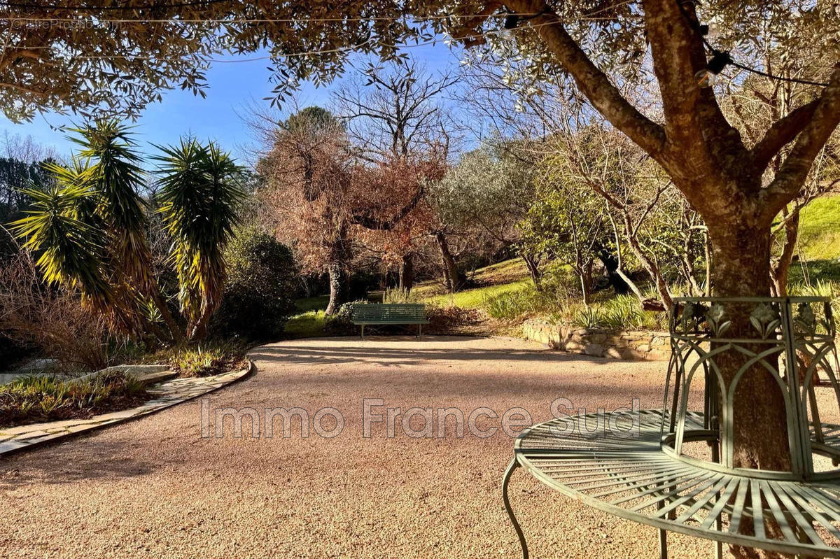 Maison à LA GARDE-FREINET