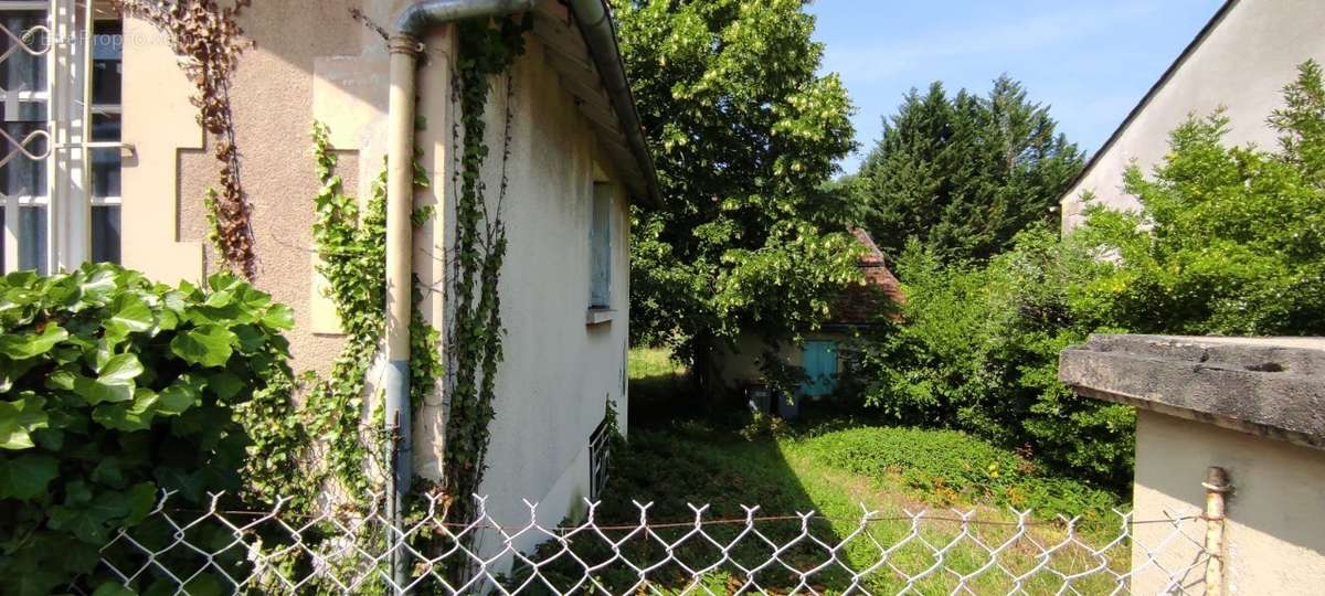 Maison à COUZE-ET-SAINT-FRONT