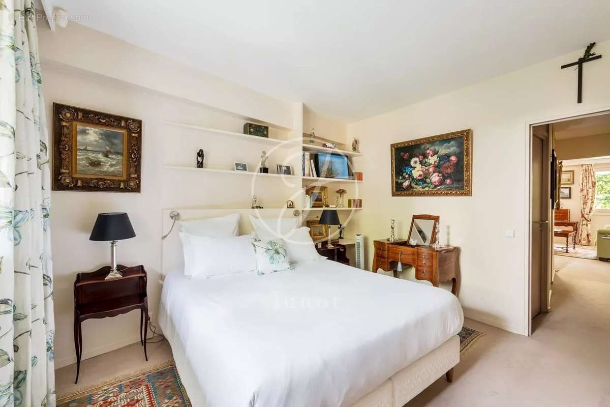 Appartement à PARIS-7E