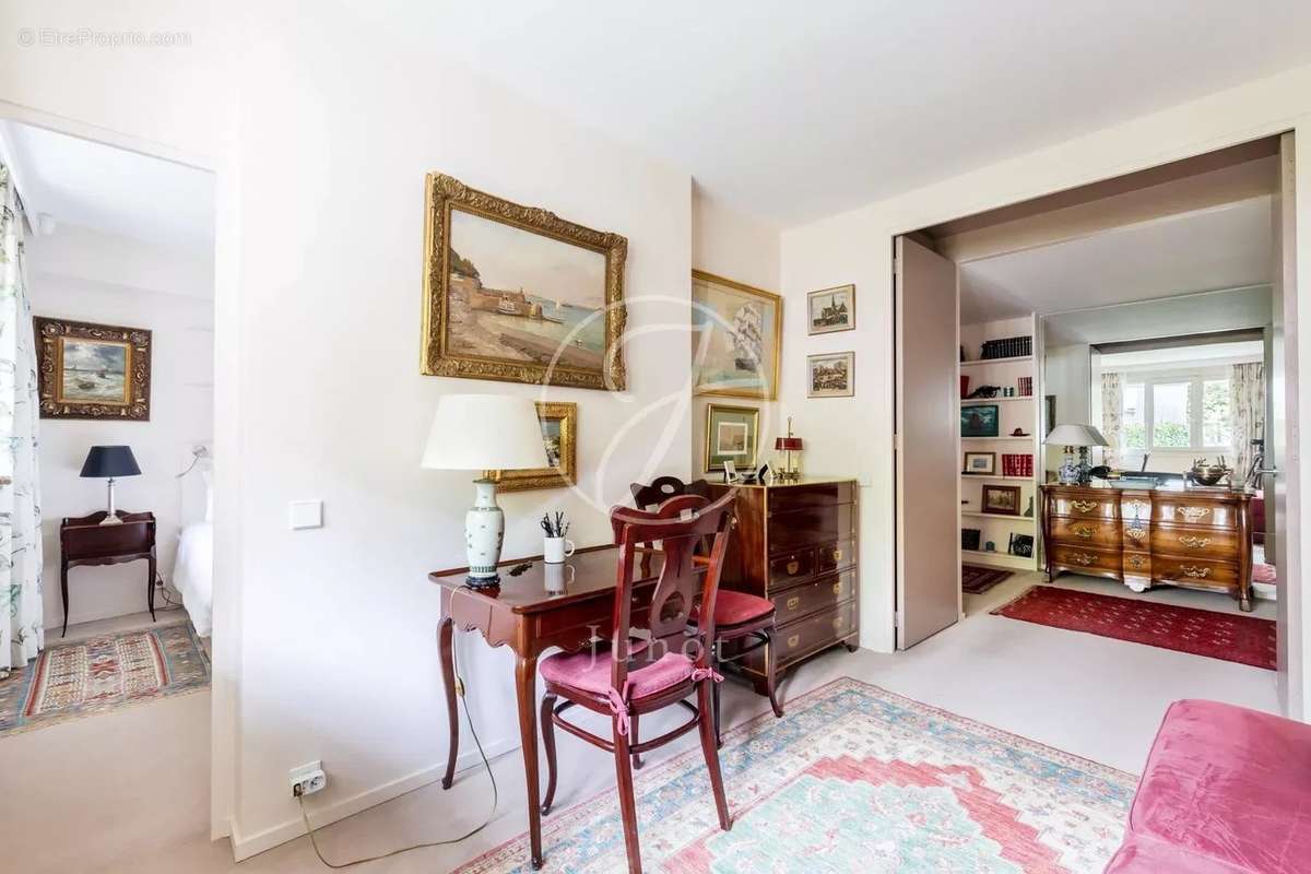 Appartement à PARIS-7E